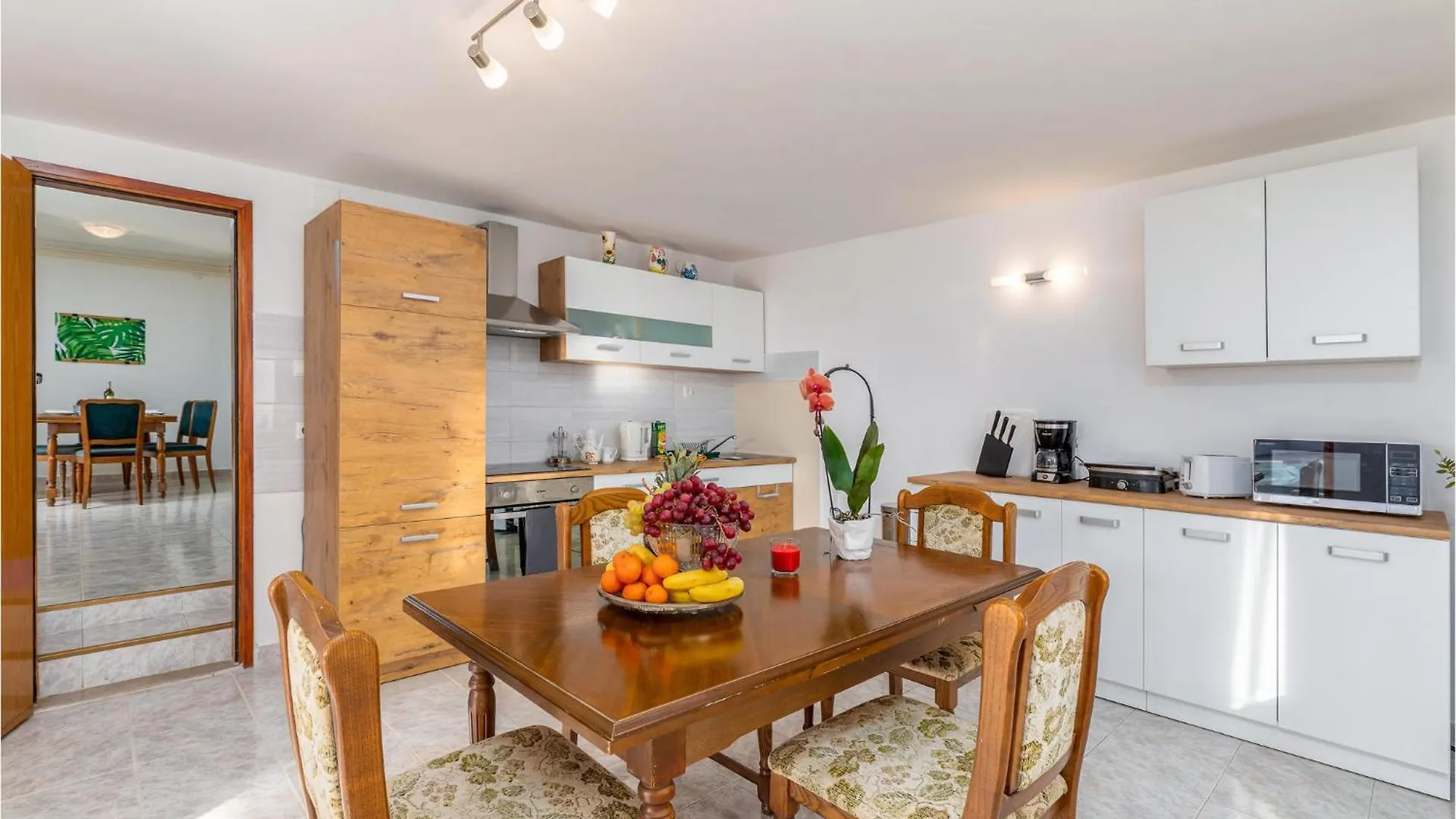 Beautiful Home In Muntic With Wifi